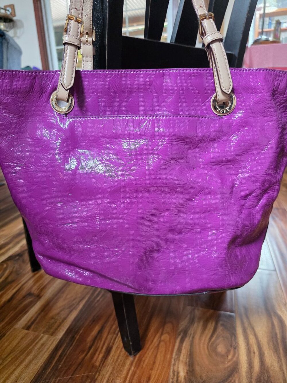 Michael Kors 2 handle Glossy Berry tote. Beautiful conditiion